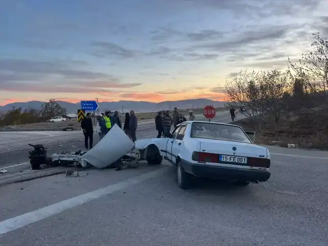 Karamanlı'da Çarpışma: 6 Yaralı